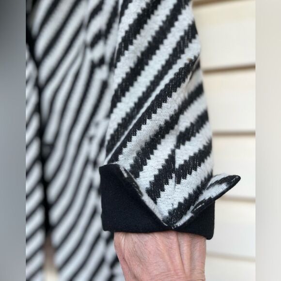 Akris black & white wool/cashmere blend, diagonal houndstooth pattern jacket, 12 - Picture 10 of 13